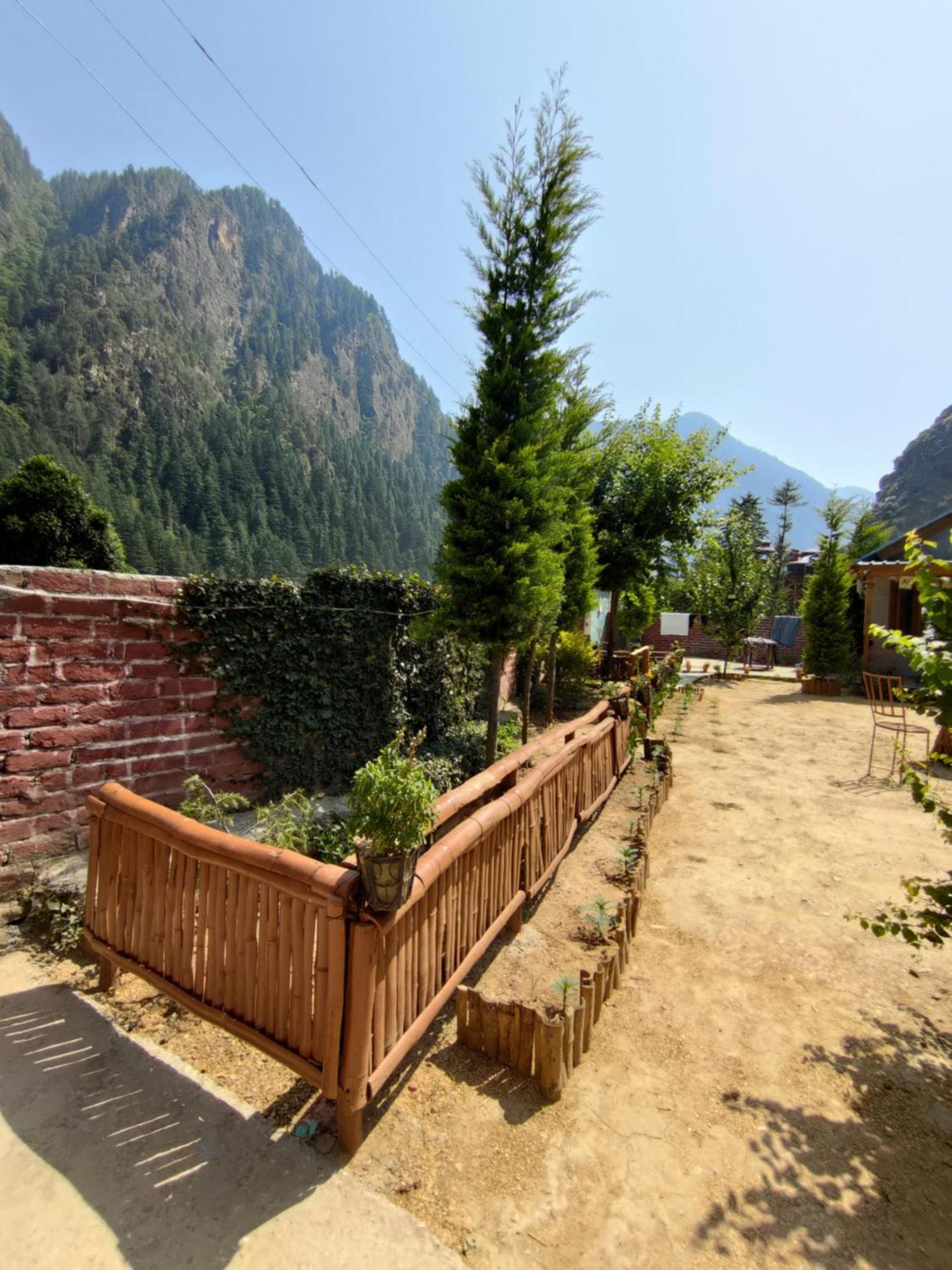 Lee Garden Himalayan Wooden Cottages Kasol Exterior foto